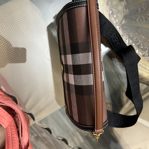 Burberry - Picture 7 of 8